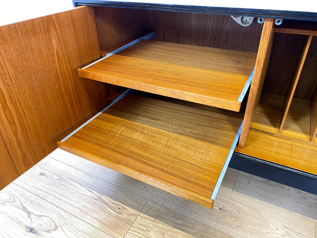 WMK I Rares Mid-Century Sideboard in Teakholz mit Vinyl Regal & Ausziehfächern für Plattenspieler