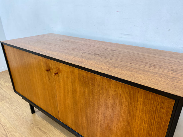 WMK I Rares Mid-Century Sideboard in Teakholz mit Vinyl Regal & Ausziehfächern für Plattenspieler