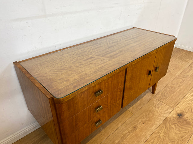 Formschönes und gut erhaltenes Mid-Century Sideboard mit großem Fach und Schubladen