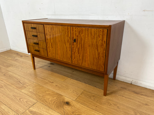 WMK I Stilvolles und sehr gut erhaltenes Mid-Century Sideboard mit Schubladen und Originalgriffen