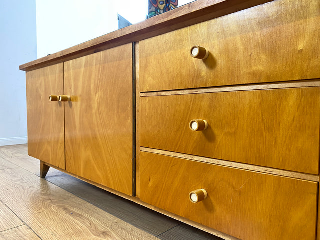 WMK I Stilvolle Mid-Century Spiegelkommode mit Klappbarem Spiegel & Schubladen