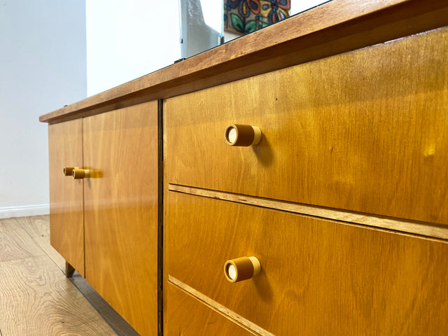 WMK I Stilvolle Mid-Century Spiegelkommode mit Klappbarem Spiegel & Schubladen