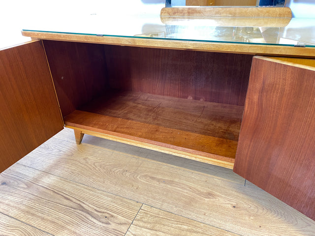 WMK I Stilvolle Mid-Century Spiegelkommode mit Klappbarem Spiegel & Schubladen