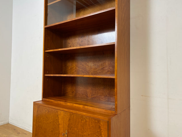 WMK I Stilvolle hohe Mid-Century Vitrine mit verstellbaren Regalböden I Schrank Bücherschrank Büchervitrine Glasvitrine Bücherregal Kommode Sideboard Regalwand Vintage 60er I Berlin Stuttgart Leipzig
