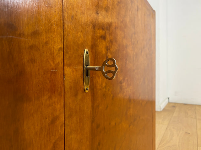 WMK I Stilvolle hohe Mid-Century Vitrine mit verstellbaren Regalböden I Schrank Bücherschrank Büchervitrine Glasvitrine Bücherregal Kommode Sideboard Regalwand Vintage 60er I Berlin Stuttgart Leipzig
