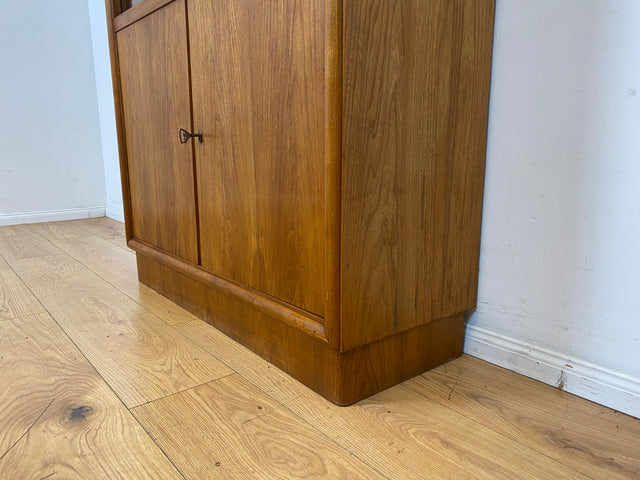 Stilvolle Mid-Century Vitrine aus vollem Holz in Eiche mit Schubladen I Glasvitrine Bücherschrank Büchervitrine Highboard Schrank Geschirrschrank Vintage 50er 60er I