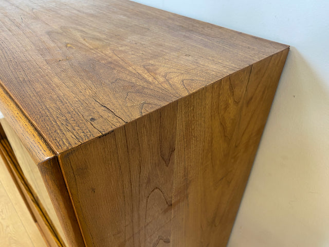 Stilvolle Mid-Century Vitrine aus vollem Holz in Eiche mit Schubladen I Glasvitrine Bücherschrank Büchervitrine Highboard Schrank Geschirrschrank Vintage 50er 60er I
