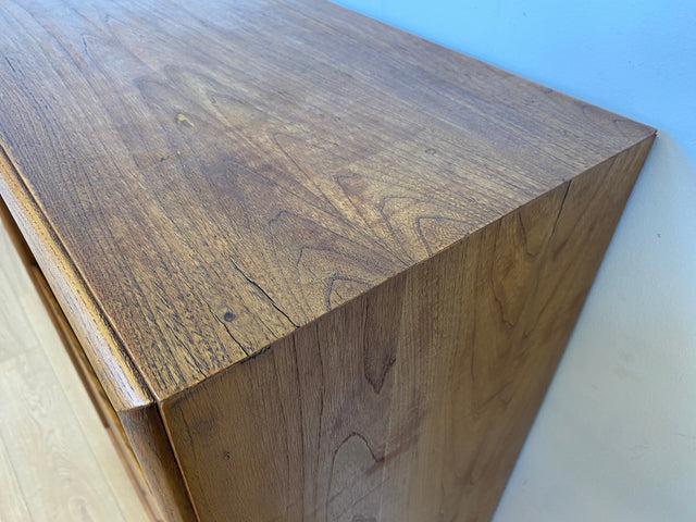 Stilvolle Mid-Century Vitrine aus vollem Holz in Eiche mit Schubladen I Glasvitrine Bücherschrank Büchervitrine Highboard Schrank Geschirrschrank Vintage 50er 60er I