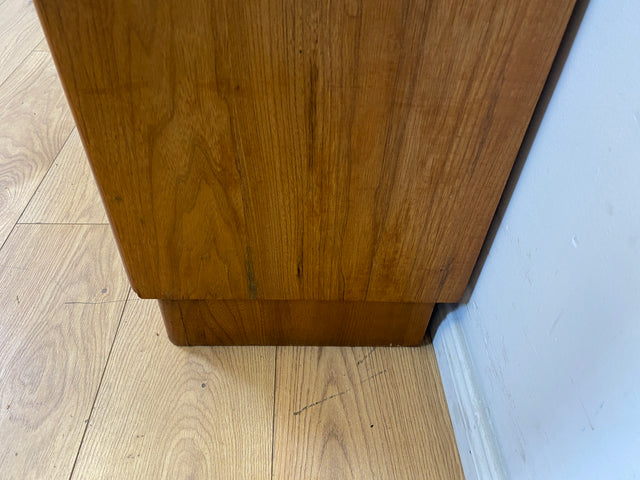 Stilvolle Mid-Century Vitrine aus vollem Holz in Eiche mit Schubladen I Glasvitrine Bücherschrank Büchervitrine Highboard Schrank Geschirrschrank Vintage 50er 60er I