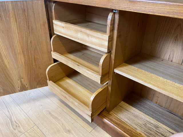 Stilvolle Mid-Century Vitrine aus vollem Holz in Eiche mit Schubladen I Glasvitrine Bücherschrank Büchervitrine Highboard Schrank Geschirrschrank Vintage 50er 60er I