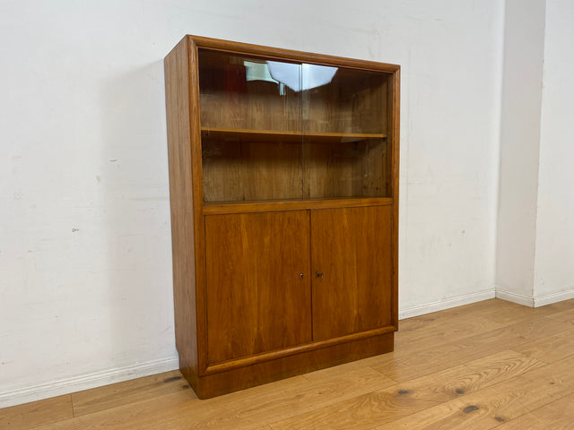 Stilvolle Mid-Century Vitrine aus vollem Holz in Eiche mit Schubladen I Glasvitrine Bücherschrank Büchervitrine Highboard Schrank Geschirrschrank Vintage 50er 60er I