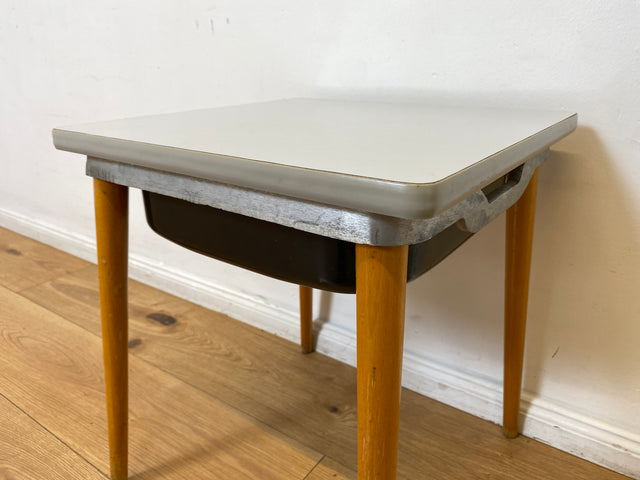 WMK I Praktischer Mid-Century Waschhocker mit klappbarem Sitz & herausnehmbarer Emaille Schüssel