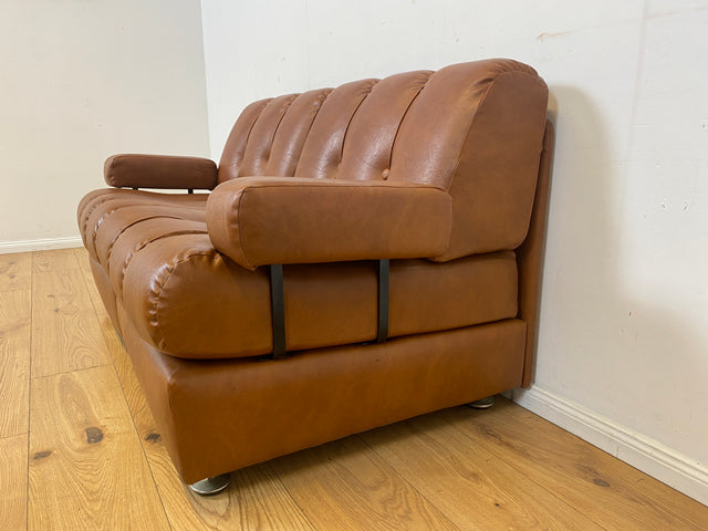Formschönes und sehr gemütliches modulares 2er Sofa mit gestepptem Kunstleder Bezug I Couch Ledersofa Ledercouch 2-Sitzer Sessel Ledersessel Leder Vintage Retro 70er I