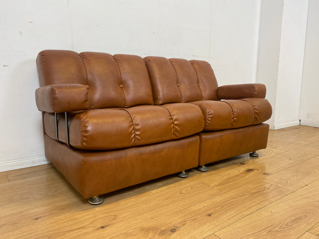 Formschönes und sehr gemütliches modulares 2er Sofa mit gestepptem Kunstleder Bezug I Couch Ledersofa Ledercouch 2-Sitzer Sessel Ledersessel Leder Vintage Retro 70er I