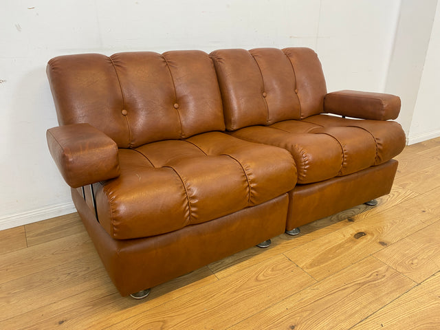 Formschönes und sehr gemütliches modulares 2er Sofa mit gestepptem Kunstleder Bezug I Couch Ledersofa Ledercouch 2-Sitzer Sessel Ledersessel Leder Vintage Retro 70er I
