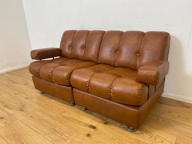 Formschönes und sehr gemütliches modulares 2er Sofa mit gestepptem Kunstleder Bezug I Couch Ledersofa Ledercouch 2-Sitzer Sessel Ledersessel Leder Vintage Retro 70er I