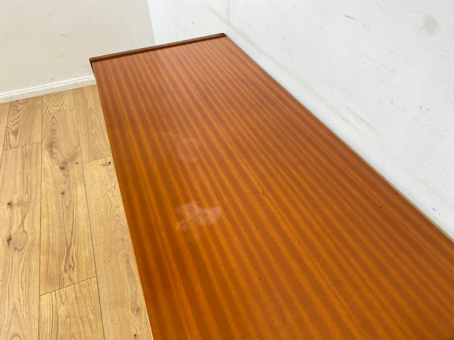 Hübsche offene Upcycling Kommode aus 60er Jahre Korpus auf neuen schwarzen Hairpin Metallfüssen I Sideboard Regal Geschirrschrank Barschrank Barkommode Mid-Century Vintage