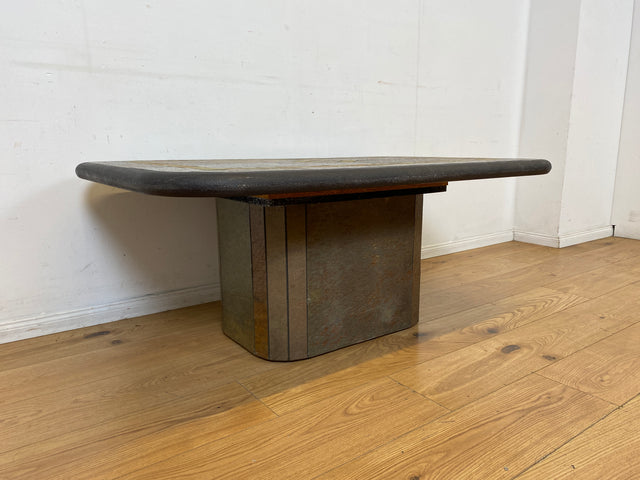 Großartiger postmoderner Couchtisch in zeitlosem Design mit Schieferplatte und Naturstein Intarsien