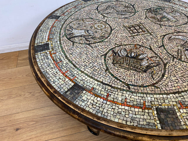 WMK I Sehr schöner runder großer Upcycling Couchtisch mit 30er Jahre Mosaik Tischplatte & neuen Hairpin Metallfüßen