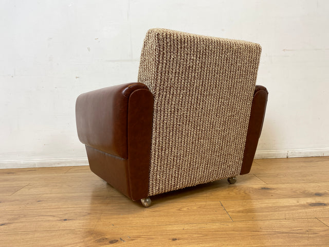 Kultiger Retro Sessel auf Rollen in beigem Wollbezug und Kunstleder Verkleidung I Clubsessel Lesesessel Ledersessel Sitzgarnitur Polstergarnitur Mid-Century 60er 70er I