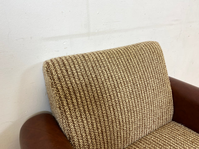 Kultiger Retro Sessel auf Rollen in beigem Wollbezug und Kunstleder Verkleidung I Clubsessel Lesesessel Ledersessel Sitzgarnitur Polstergarnitur Mid-Century 60er 70er I