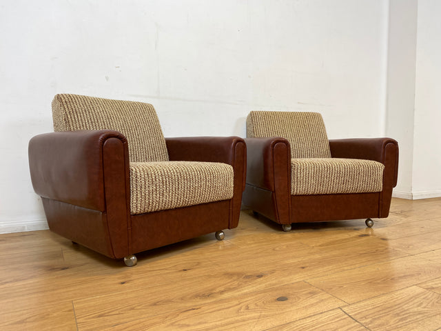 Kultiger Retro Sessel auf Rollen in beigem Wollbezug und Kunstleder Verkleidung I Clubsessel Lesesessel Ledersessel Sitzgarnitur Polstergarnitur Mid-Century 60er 70er I
