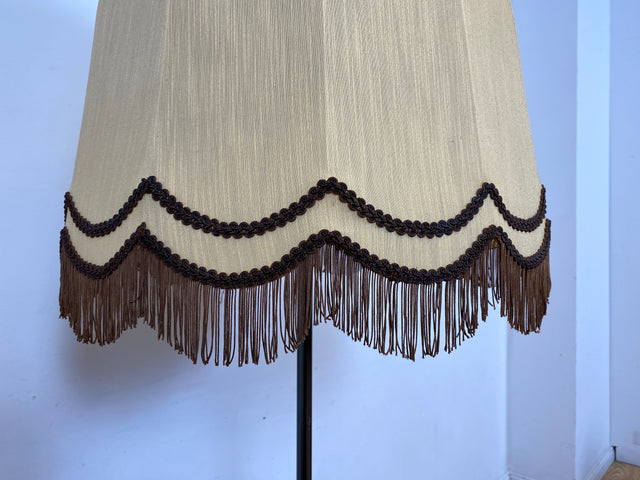 WMK I Besonders schöne Retro Stehlampe mit formschönem Lampenschirm & grandiosem Lampenfuß aus Messing & Holz