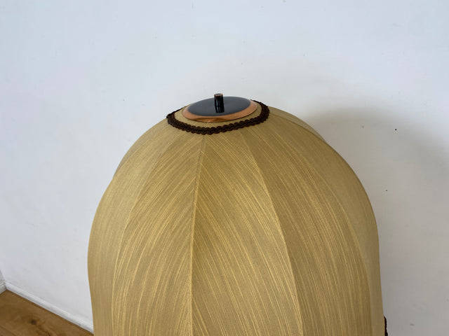WMK I Besonders schöne Retro Stehlampe mit formschönem Lampenschirm & grandiosem Lampenfuß aus Messing & Holz
