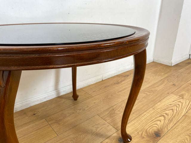 Eleganter und handverzierter runder Chippendale Couchtisch mit Wiener Sonnengeflecht