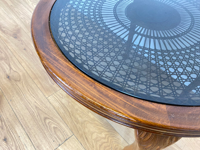 Eleganter und handverzierter runder Chippendale Couchtisch mit Wiener Sonnengeflecht