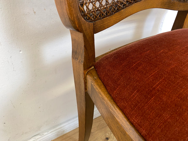 Set aus 4 wunderschönen 50er Jahre Chippendale Esszimmerstühlen mit Wiener Geflecht & bordeaux rotem Bezug I 4er Stühle Holzstühle Küchenstühle Mid-Century Vintage Barock I