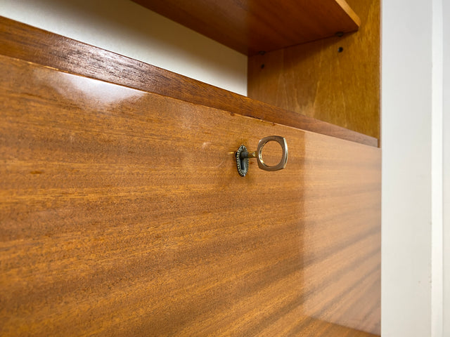 WMK I Eleganter und sehr gut erhaltener Schreibschrank aus 1970