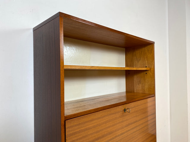 WMK I Eleganter und sehr gut erhaltener Schreibschrank aus 1970