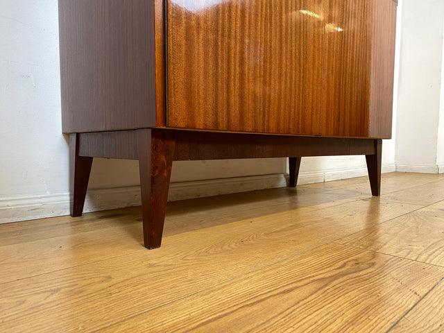 WMK I Eleganter und sehr gut erhaltener Schreibschrank aus 1970
