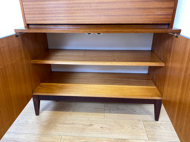 WMK I Eleganter und sehr gut erhaltener Schreibschrank aus 1970