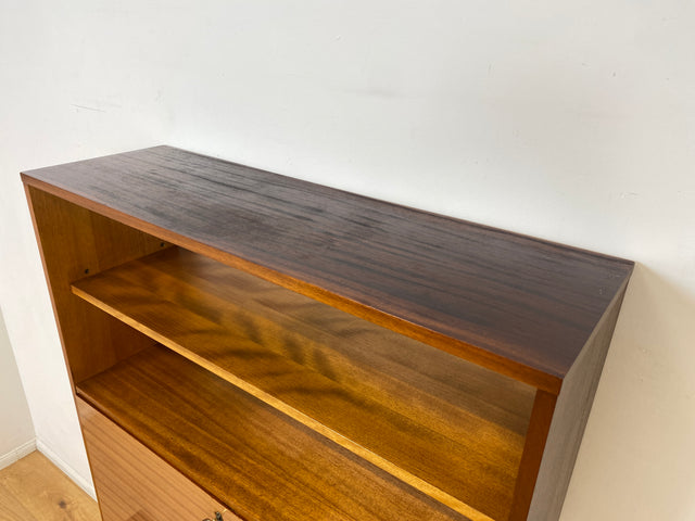 WMK I Eleganter und sehr gut erhaltener Schreibschrank aus 1970