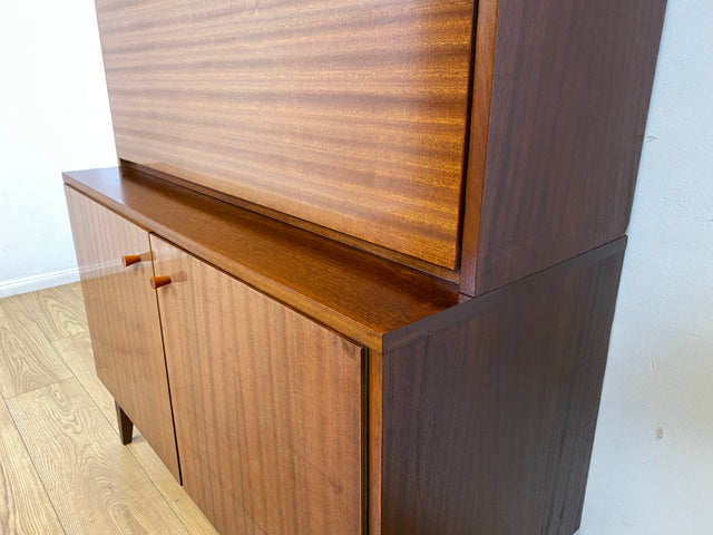 WMK I Eleganter und sehr gut erhaltener Schreibschrank aus 1970