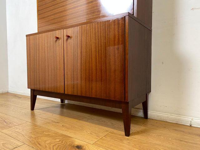 WMK I Eleganter und sehr gut erhaltener Schreibschrank aus 1970
