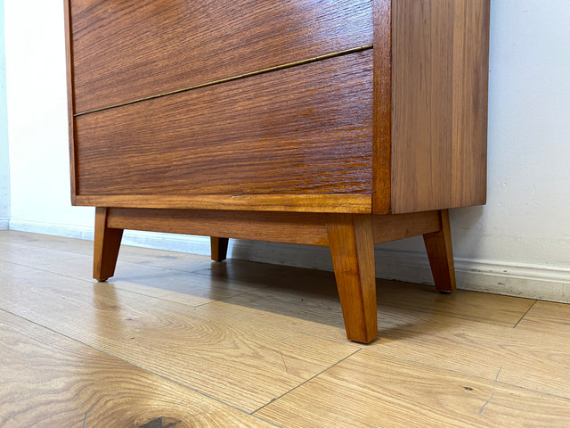 WMK I Hochwertige skandinavische Mid-Century Barkommode aus massivem Teakholz mit beidseitigen Türen