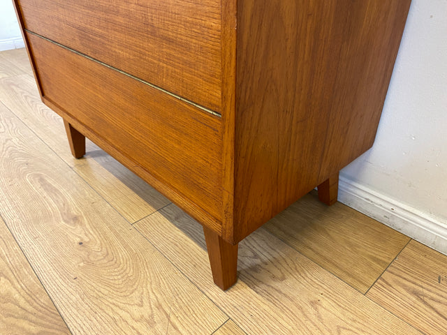 WMK I Hochwertige skandinavische Mid-Century Barkommode aus massivem Teakholz mit beidseitigen Türen