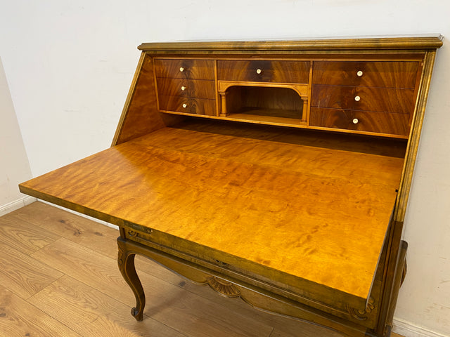 WMK I Besonders schöner skandinavischer 60er Jahre Sekretär im antiken Stil