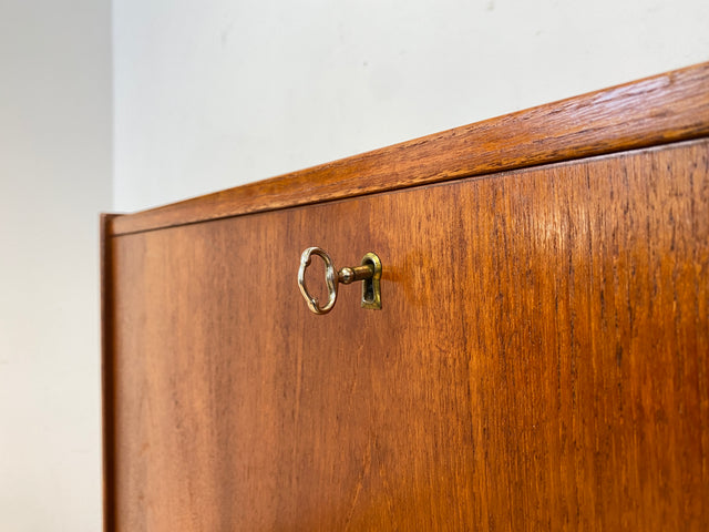 WMK I Eleganter skandinavischer Mid-Century Barschrank in Teakholz mit verspiegeltem Bar Fach I Barkommode Highboard Schrank Sekretär Kommode Schminkschrank Danish Design Vintage I
