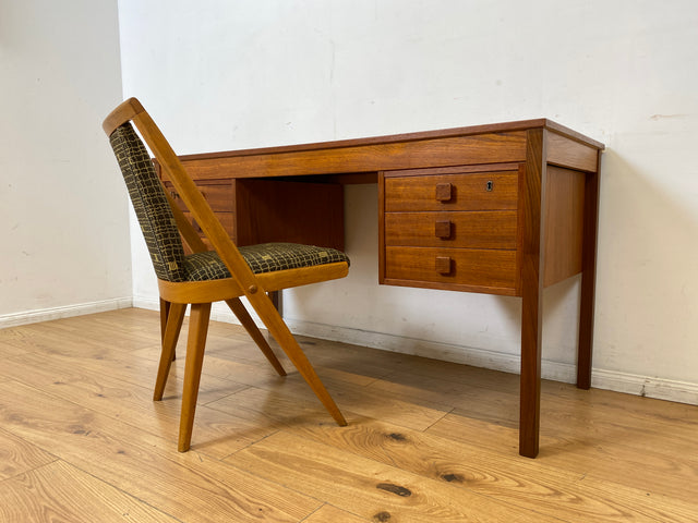 WMK I Stilvoller skandinavischer Mid-Century Designer Schreibtisch von Domino Møbler in Teakholz