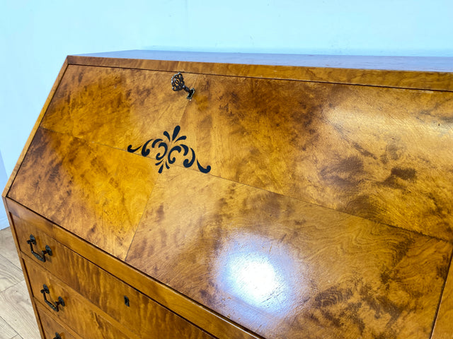 WMK I Besonders schöner skandinavischer Mid-Century Sekretär aus vollem Holz mit Intarsien
