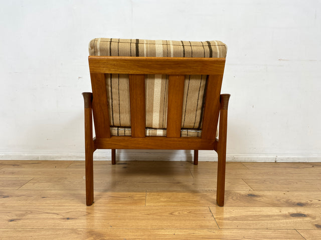 WMK I 1/3 Stilvoller skandinavischer Mid-Century Sessel von Komfort mit gestreiftem beigem Originalbezug & Teakholz Rahmen