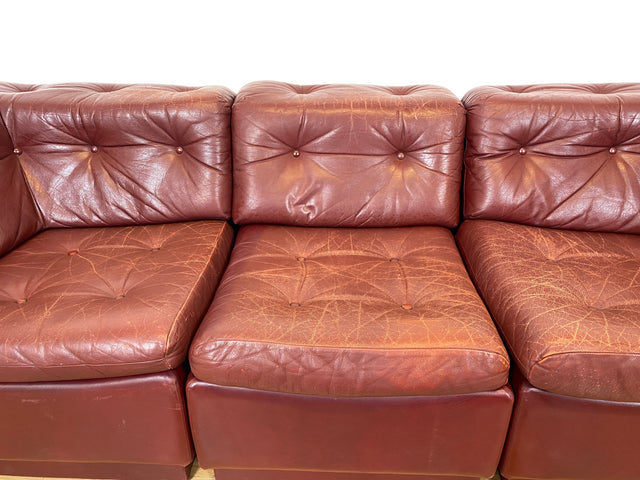 WMK I Gemütliches skandinavisches 70er Jahre Modular Sofa mit Echtleder Bezug & charaktervoller Patina
