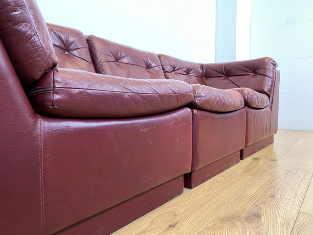 WMK I Gemütliches skandinavisches 70er Jahre Modular Sofa mit Echtleder Bezug & charaktervoller Patina