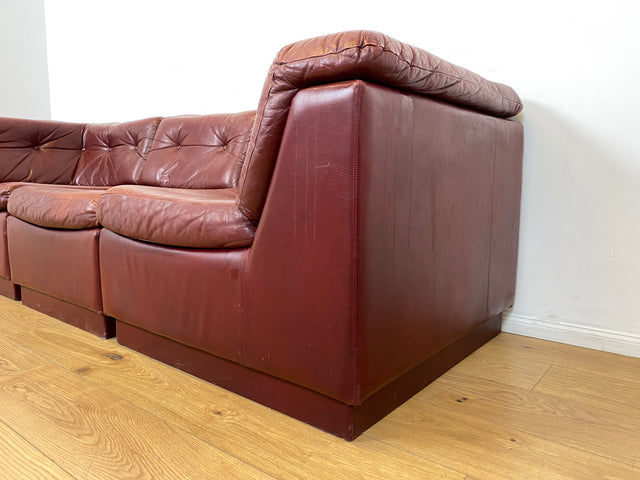 WMK I Gemütliches skandinavisches 70er Jahre Modular Sofa mit Echtleder Bezug & charaktervoller Patina