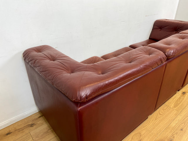 WMK I Gemütliches skandinavisches 70er Jahre Modular Sofa mit Echtleder Bezug & charaktervoller Patina