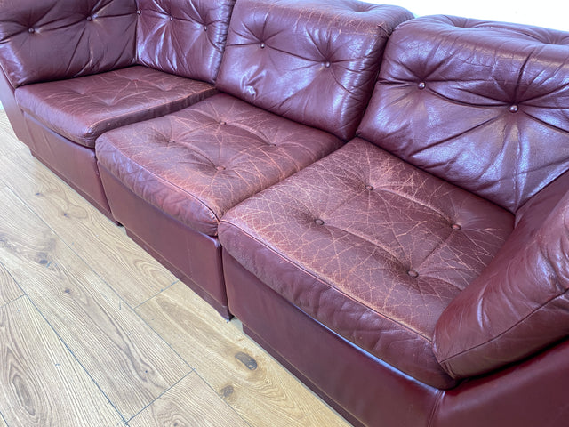 WMK I Gemütliches skandinavisches 70er Jahre Modular Sofa mit Echtleder Bezug & charaktervoller Patina